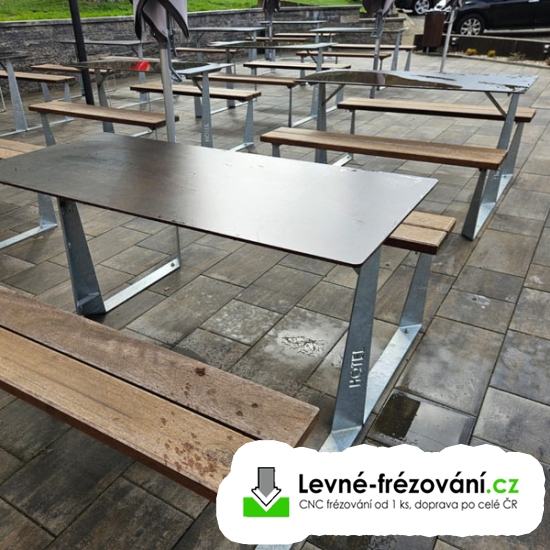 Venkovní stoly z kompaktních desek