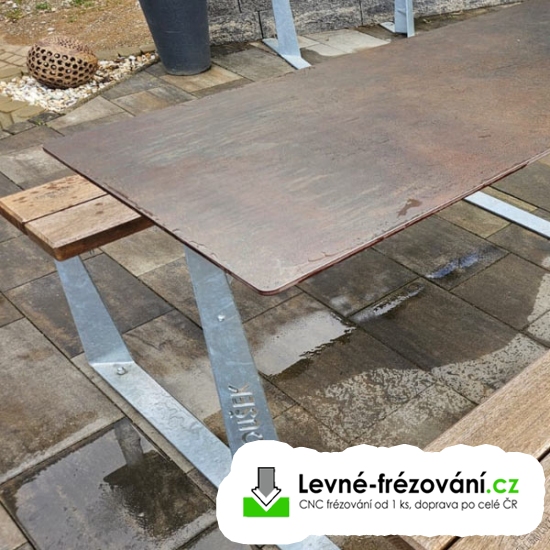 Venkovní stoly z kompaktních desek