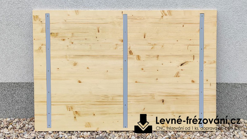 Deska po zafrézování železných profilů Deska po zafrézování železných profilů