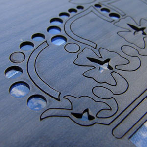 Detail vyřezané korunky z polyrey laminátu Detail vyřezané korunky z polyrey laminátu